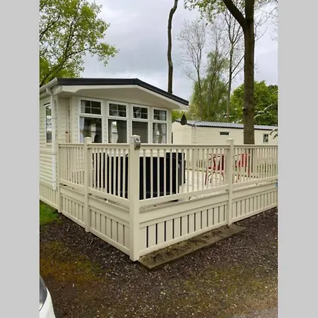 Modern Static Holiday Home Only 7 Miles From York Sleeps 6 Apartman